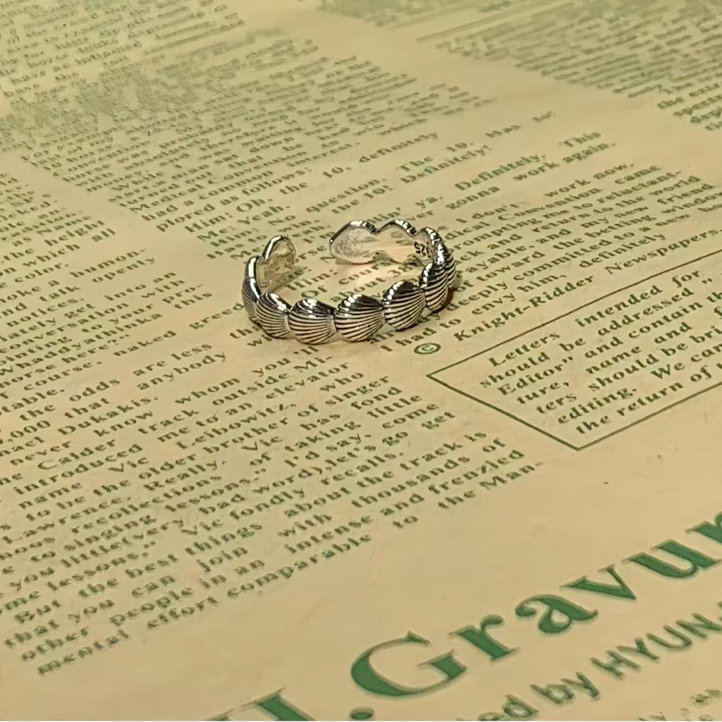 Creative Niche Scallop Shell Ring - Retro Silver Design