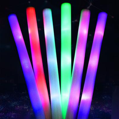 1 Stück LED Leuchtstäbe Bulk Bunte RGB Leucht Schaumstoffstab für Weihnachten Geburtstag Hochzeit Leuchten im Dunkeln Partyzubehör