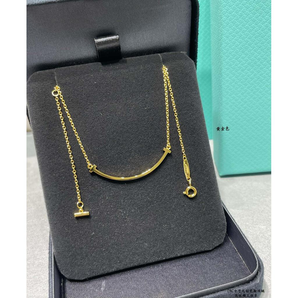 

V Металл ЧПУ Модернизированный Средний Бриллиант Бесплатный Улыбающееся Лицо Ожерелье длина цепочки 45 см. Это незаменимая вещь для повседневной носки, высококачественные украшения золотой