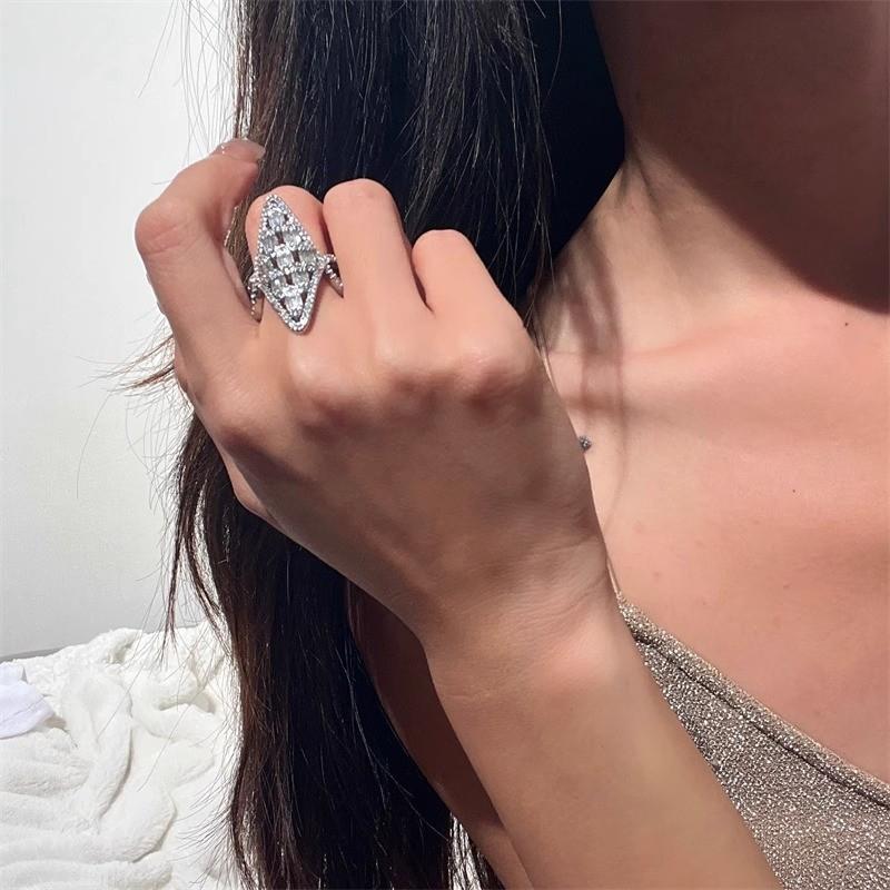 Adjustable Crystal Glamorous Ring With Dazzling Diamond Pattern For Women Modern