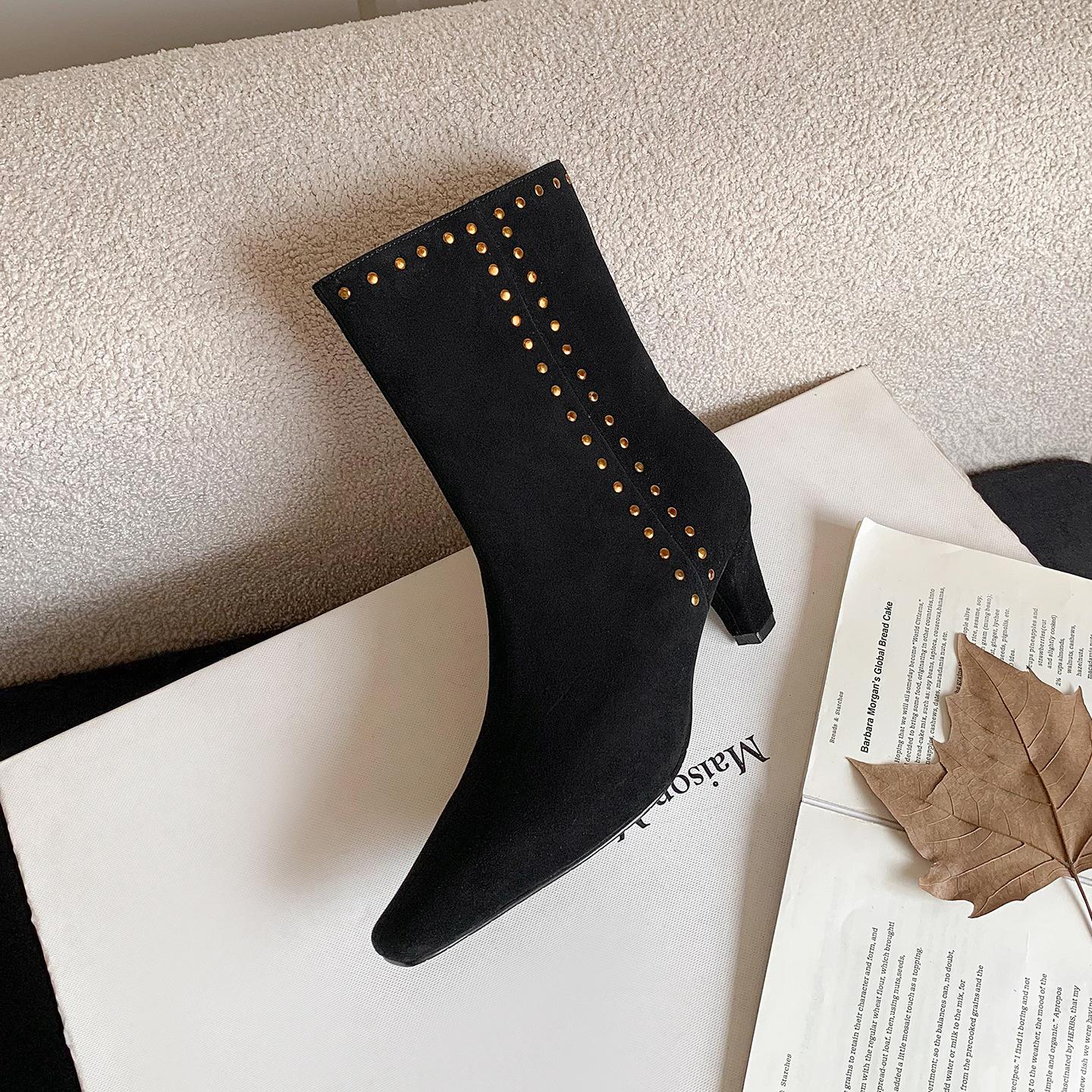 

6CM Korean version of fashion rivet boots women s 2025 autumn and winter new square head thick heel versatile temperament fashion boots short boots 40 чёрный