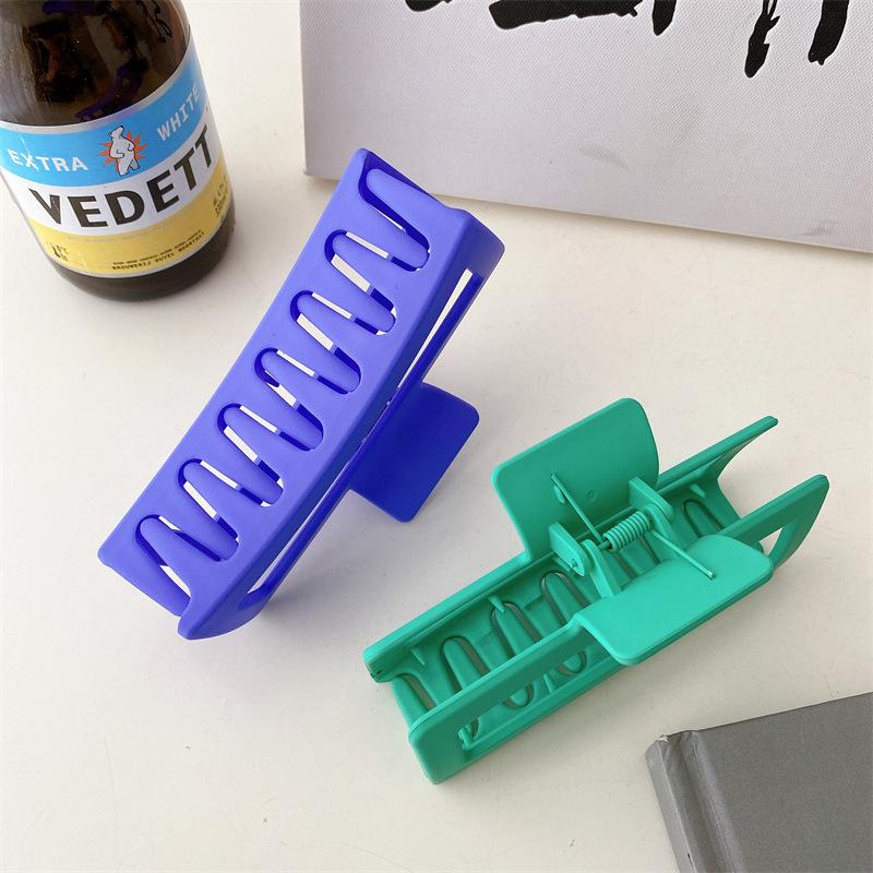 13cm Adorable Oversized Matte Hair Clip For Women In Soft And Shades Bold