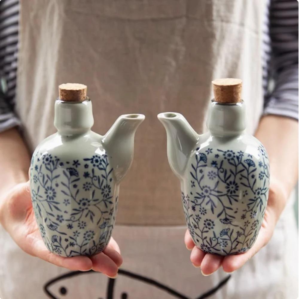 Underglaze Color Retro Oil Pot Creative Ceramic Soy Sauce Pot Seasoning Bottle Vinegar Bottle with Lid Kitchen Cooking Tools