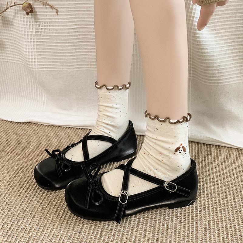 Weiße Retro Französische Ballerinas mit flacher Sohle Damen 2025 neuer Frühling flacher Ausschnitt vielseitiger Rock Mary Jane Schuhe