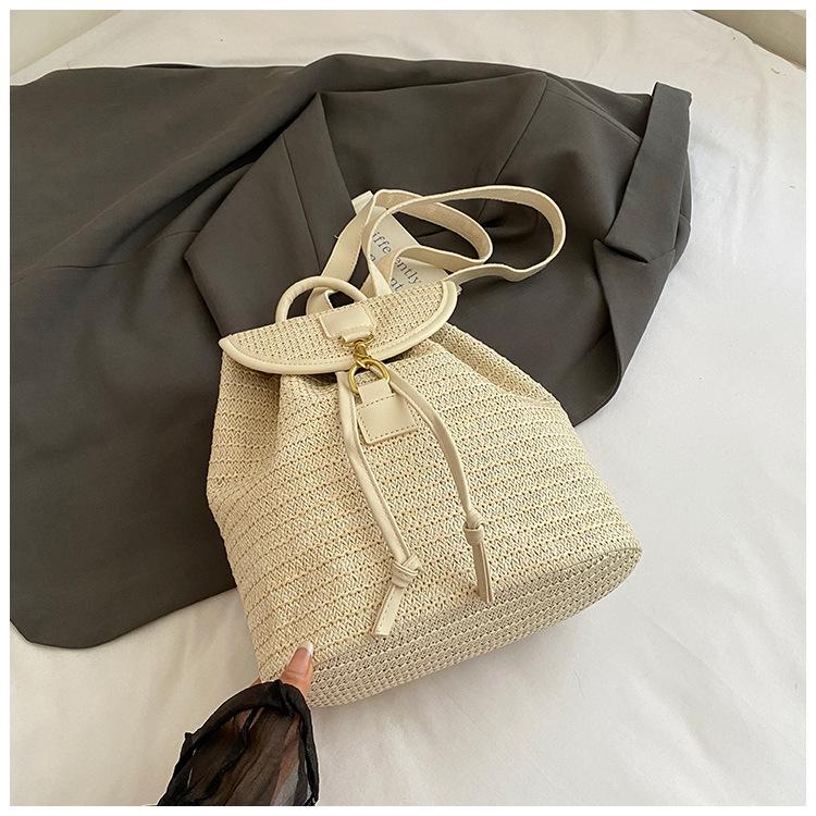 

2025 Универсальный женский рюкзак Простой модный Ретро Премиум Сумка-ведро Большая вместимость Студенческий рюкзак для занятий белый