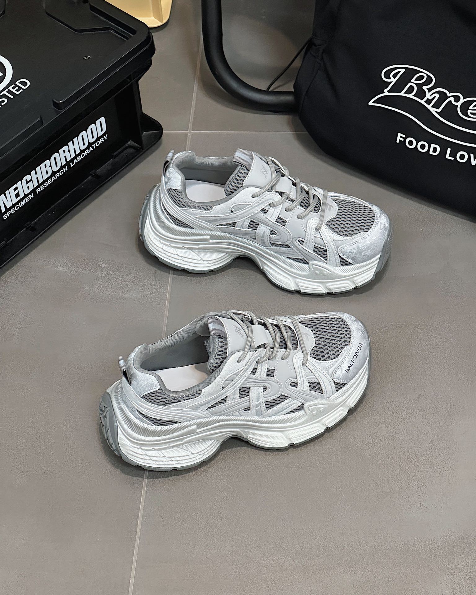 

Dad Shoes Girl 2025 Autumn New Retro Color Polishing Old Versatile Shoes Children s Thick-soled Heightening Popular Sneakers 40 серебряный серый