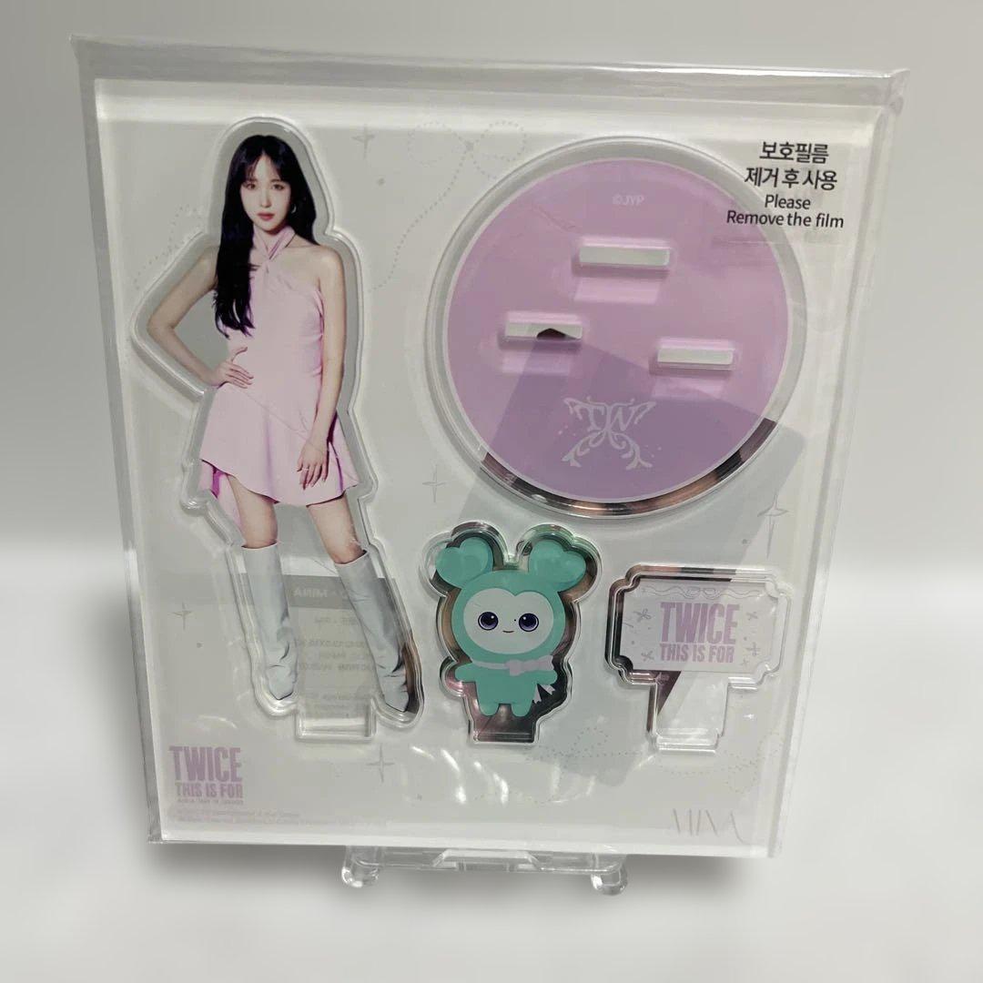

[Б/У] ЭТО ДЛЯ корейского мерча TWICE: В комплекте акриловая подставка, Мина и коллекционная карточка!