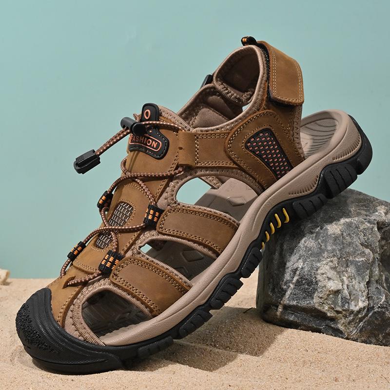 Fashion Outdoor Male Beach Shoes Anti-collision Toe Man Sandals 2025 New Roma Flats Vintage Style Men Summer Shoes Leather Men's Sandals