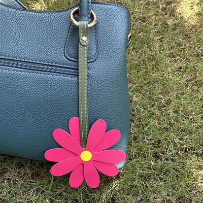 Söt Tusensköna Blomma Nyckelring PU-läder Nyckelringar För Kvinnor Flickor Utsökt Ryggsäcksdekoration Tillbehör Gåvor