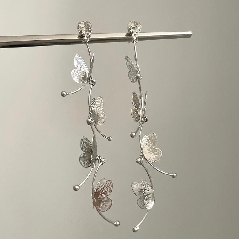 Fashion Long Tassel Butterfly Drop Earrings for Women Temperament Luxury Metal Rhinestone Hollow Bow Earrings Party Jewelry Gift