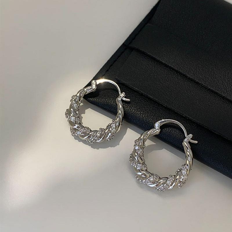 New trendy winding earrings, earrings for women, niche design geometric circle earrings, personalized earrings.