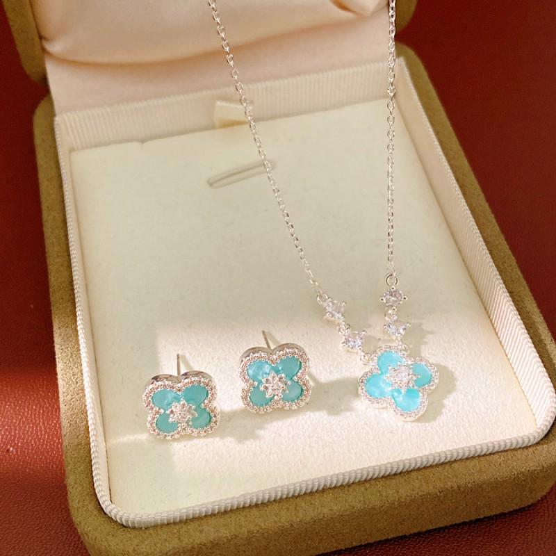 Blue Clover Flower Necklace Set With Zircon Accents Minimalist Womens Daily Wear
