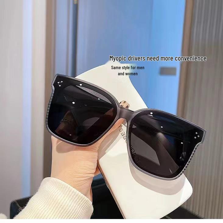 

Модные корейские клипсы-поляризационные солнцезащитные очки: Очки от близорукости двойного назначения для мужчин и женщин, идеально подходят для защиты от летнего солнца.