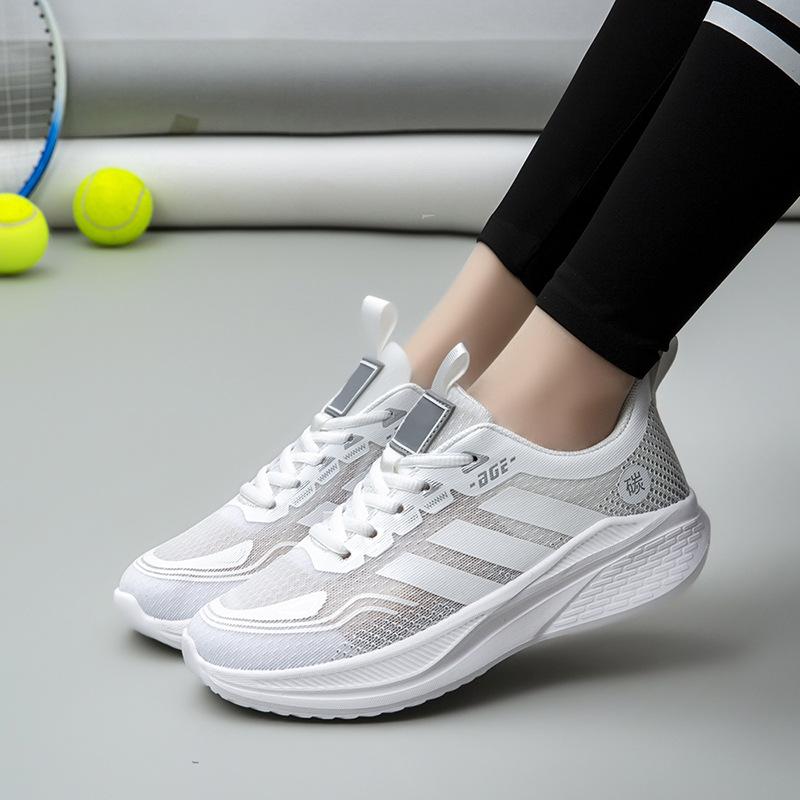 

Couple casual shoes ice silk mesh breathable high elastic soft sole middle school student dad shoes running shoes 44 сірий колір