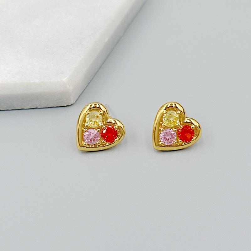 

Light Luxury High-End Heart-Shaped Earrings, Simple Temperament Earrings, Women S Color Zircon Inlaid Love Studs.
