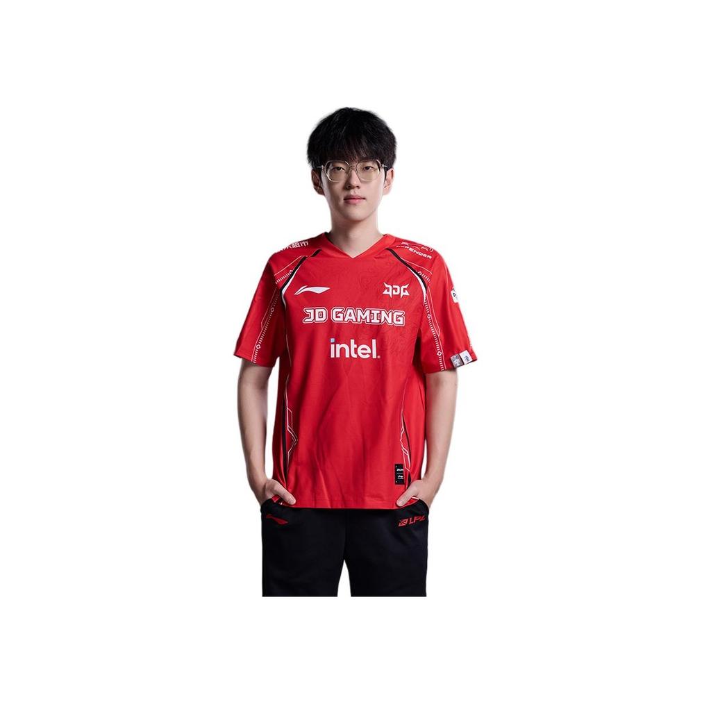 Li Ning Série E-Sports Equipe JDG Colorida Confortável Estampada Casual Ajustada Manga Curta Camiseta Tops Unissex Vermelho-Lava ATSU685-1