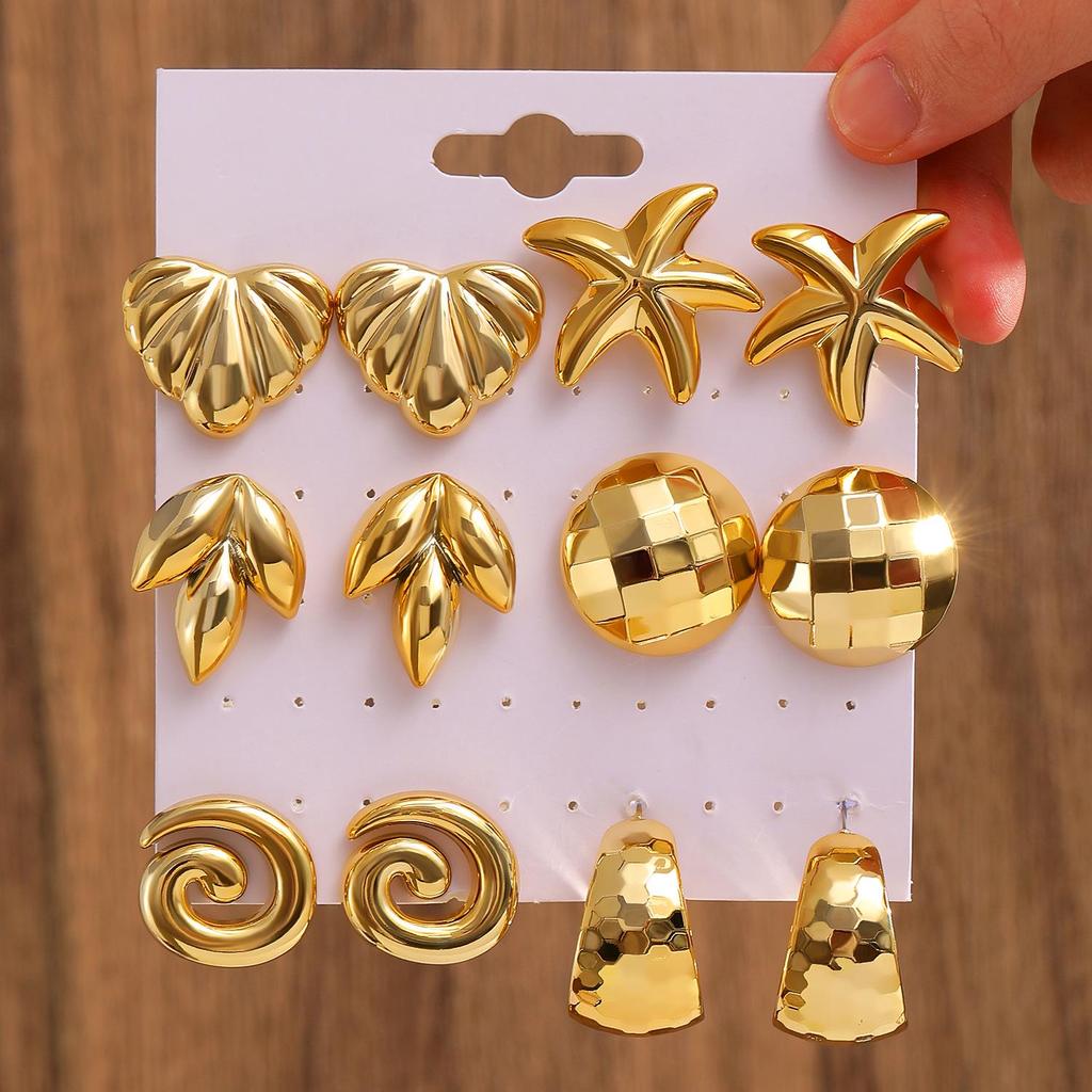 Elegant Geometric Gold Circle Earrings Set - Bold, Creative Design