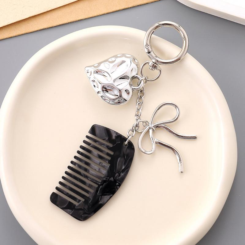 1Pcs Multi-Functional Alien Love Pendant Comb Keychain Car Keyring Decorative Heart Comb For Gifts Mobile Phone Hanging Decor