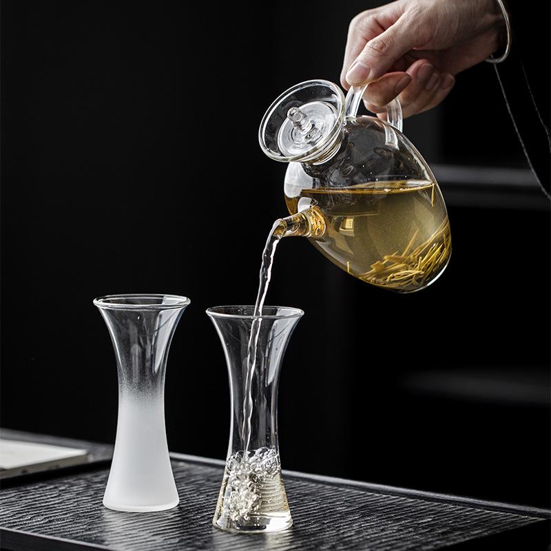 Krug und Tee-Ei-Set im Stil der Song-Dynastie aus Borosilikatglas