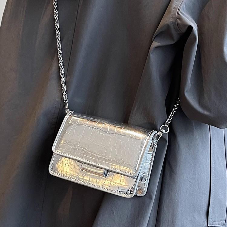 Fashion Crocodile Pattern Mini Crossbody Bag for Women Metallic Chain Shoulder Bag PU Leather Small Flap Purse Party Evening Handbag