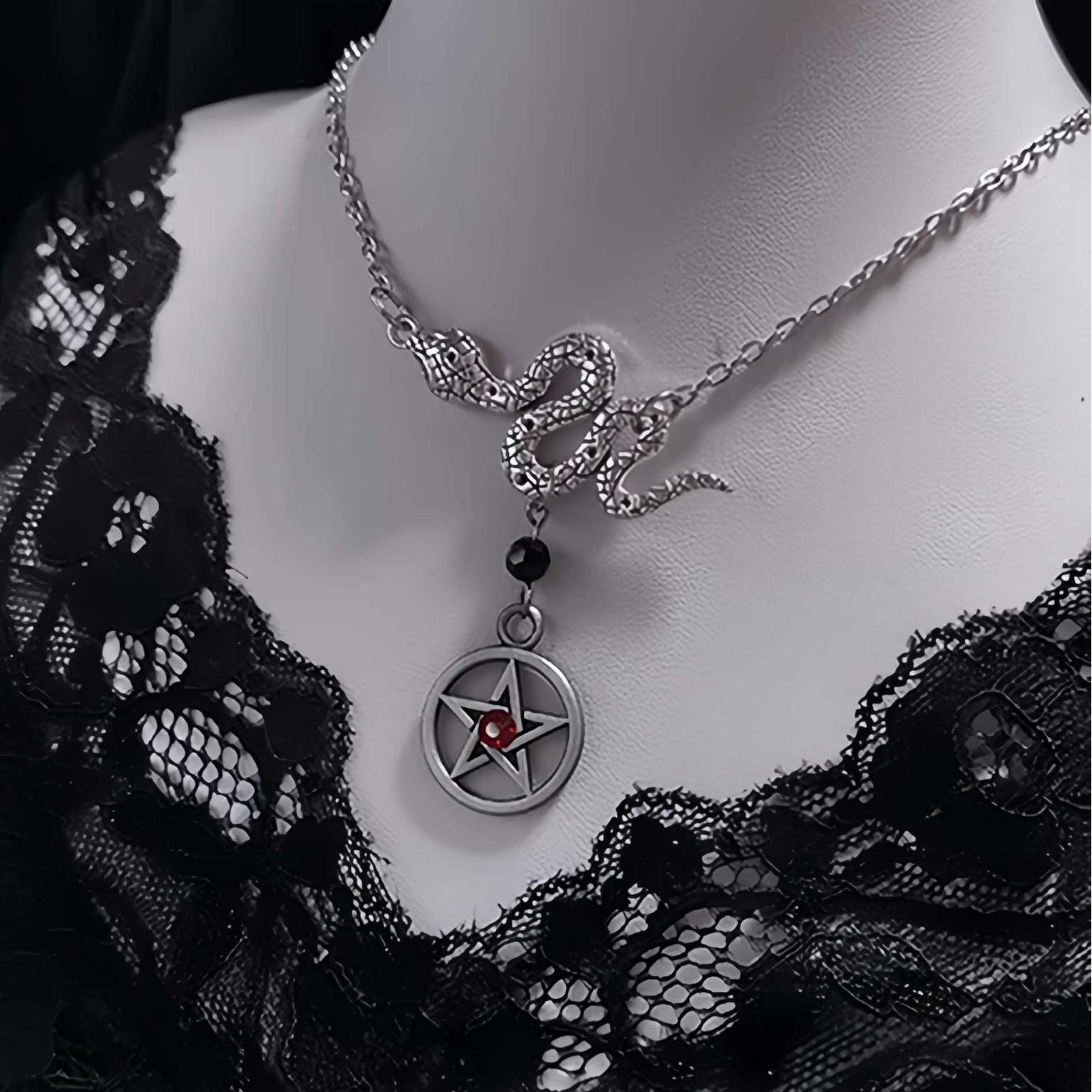 

Retro Gothic Sliver Color Five-pointed Star Python Spirit Snake Pendant Necklace for Women Halloween Punk Rock Style Jewelry