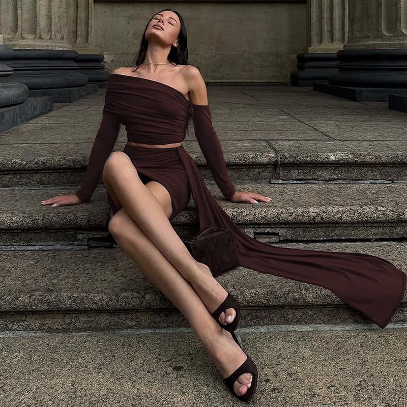 2025 Autumn French Women's One-Shoulder Long-Sleeve Top with Slimming Ruched Ribbon and Hip-Hugging Short Skirt Set