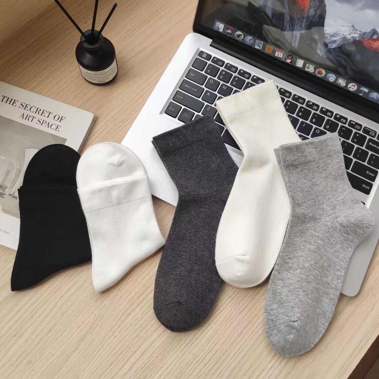 

Women s Cotton Mid-Calf Socks - Odor-Resistant, Sweat-Absorbent, Breathable, Solid Color, Versatile for Autumn/Winter. Perfect for Postpartum. Basic Pack