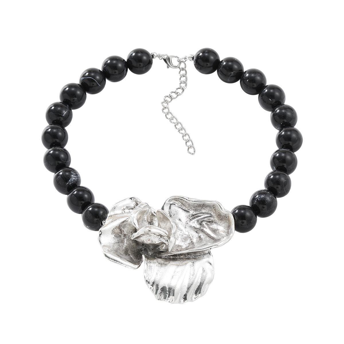 

Нова підвіска з 3D-квіткою з легкого розкішного сплаву в стилі ретро: Удосконалене багатошарове золоте намисто з квіткою. чорний