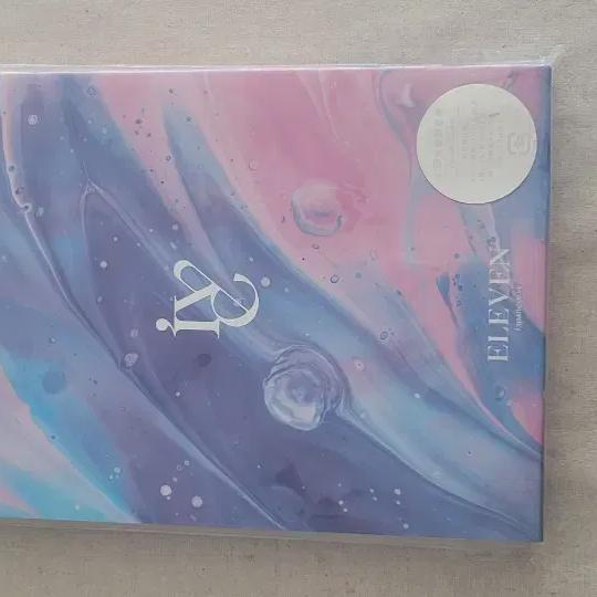 

IVE Одиннадцатый японский альбом Vv версия в продаже