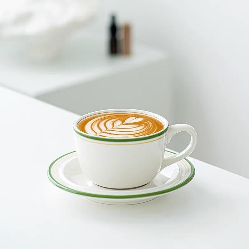 

Mugs French minimalist striped coil cup Exquisite latte art coffee cups plates in the hotel Coffee shop ceramic cup home kitchen 200ML