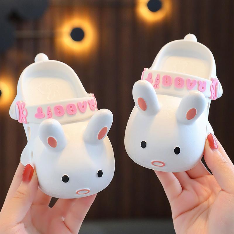 Children's Summer Cartoon Clogs for Boys and Girls, Indoor and Outdoor Wear, Closed-Toe Hole Shoes, Toddler Baby Non-Slip Soft Sole Sandals