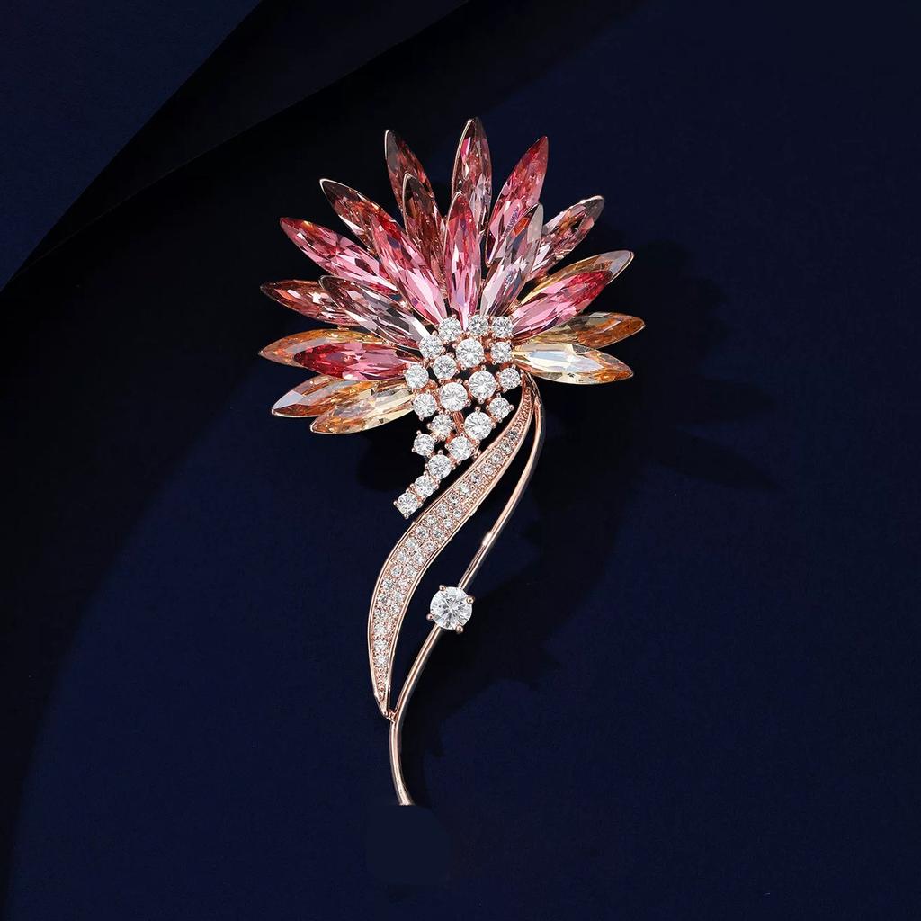 High-end and Elegant Gradient Crystal Brooch, Light Luxury and High-end Style Flower Pin