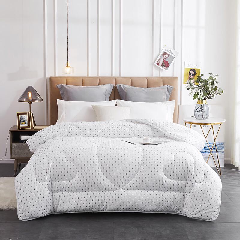 PLAYBOY Soft Breathable Quilt