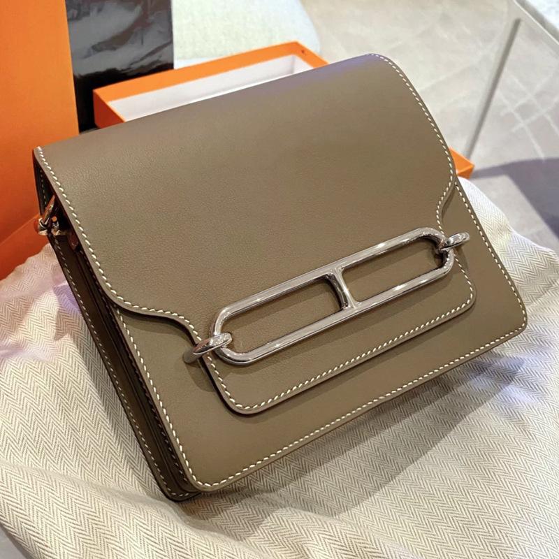 This Children's Bag Is Elegant, Fashionable, Simple and Versatile. It's A Small Square Bag with A Single Shoulder and A Crossbody