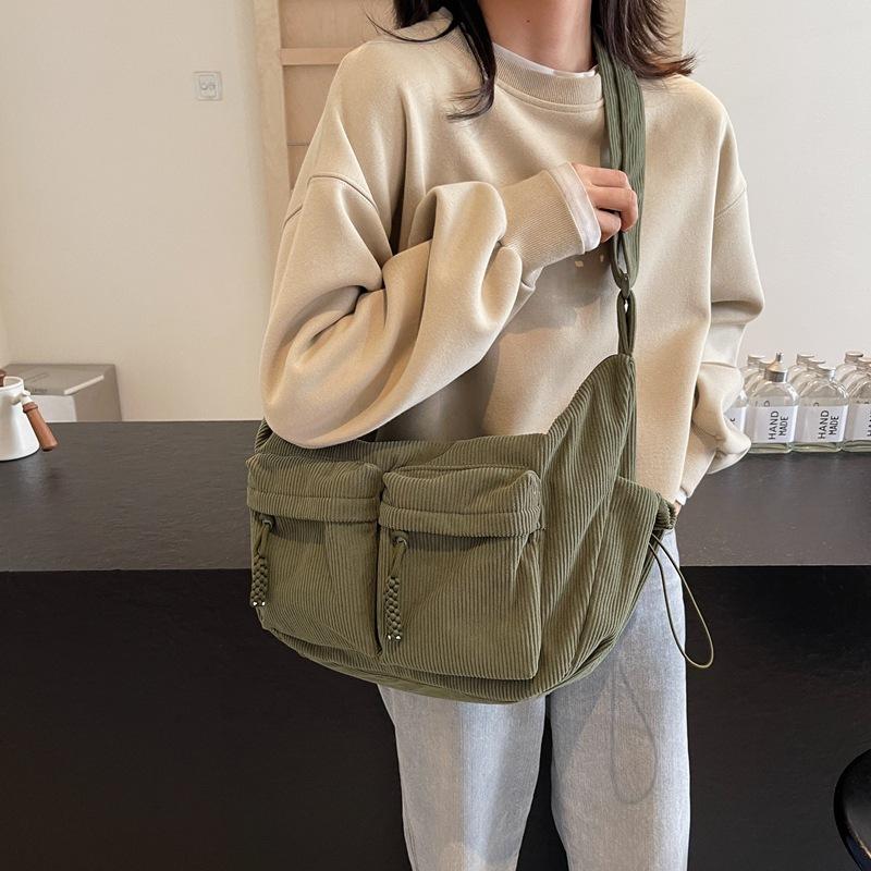 Fashion commuter large capacity shoulder messenger bag women's new casual fashion tote bag Korean version armpit bag