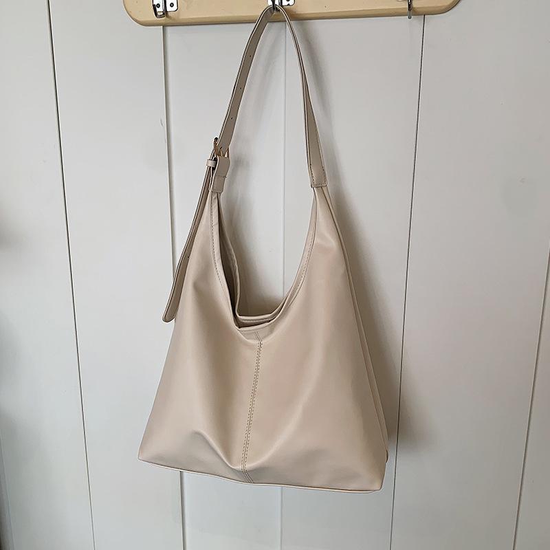 Fashionable Large-capacity Commuter Bag, Popular Single-shoulder Underarm Bag and High-end Tote Bag