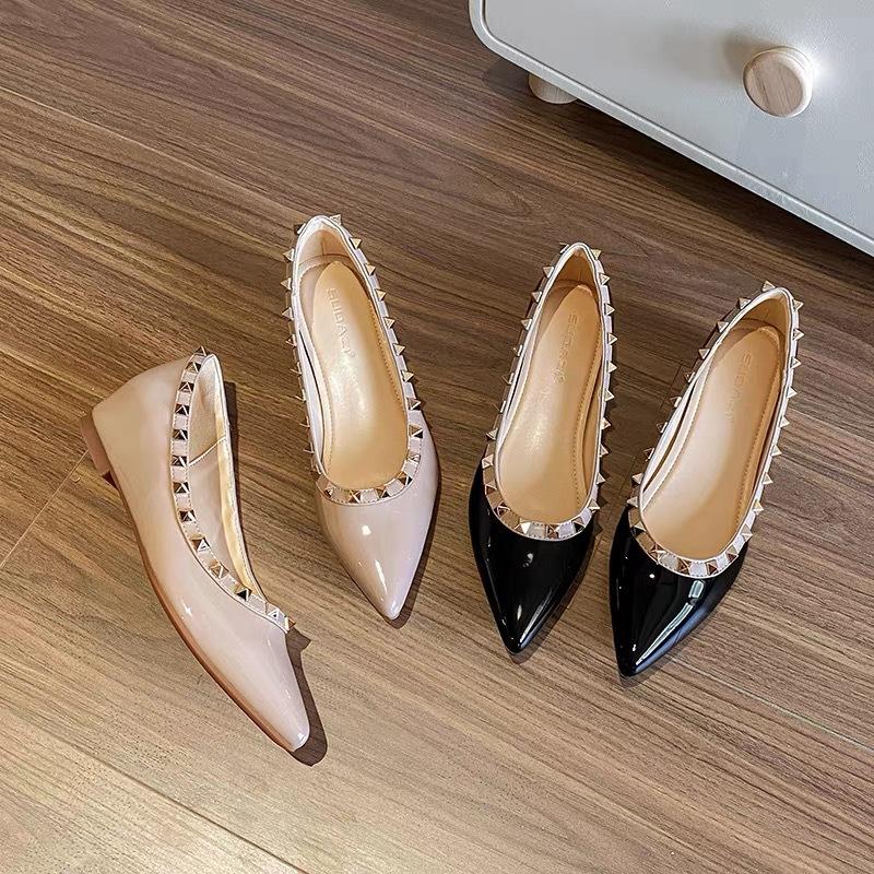 Inner height increase of 5 cm, rivets, light mouth, nude color, pointed end, soft patent leather, French temperament single shoes, women's commuting m