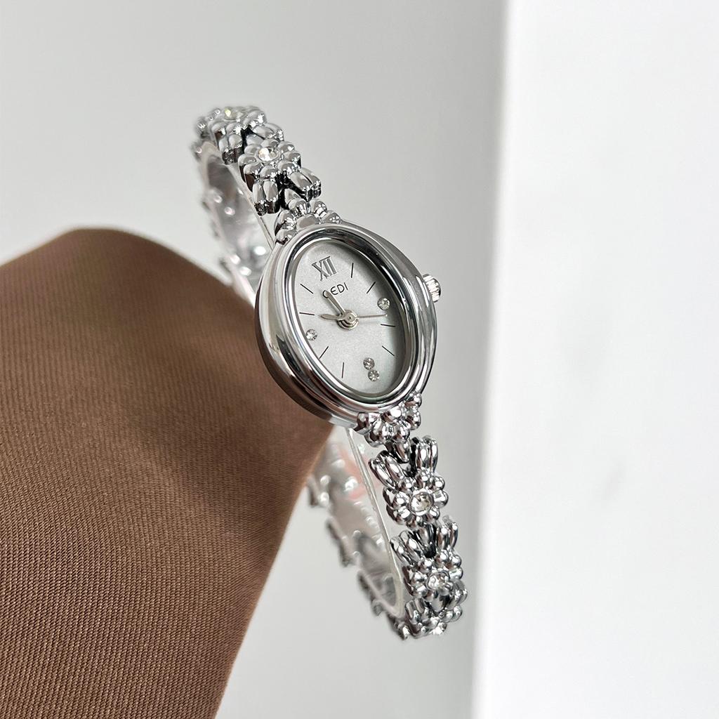 Diamond-Encrusted High-Value Women'S Watch Women'S Bracelet Watch Light Luxury Retro Fashion Exquisite Small Niche Women'S Watch