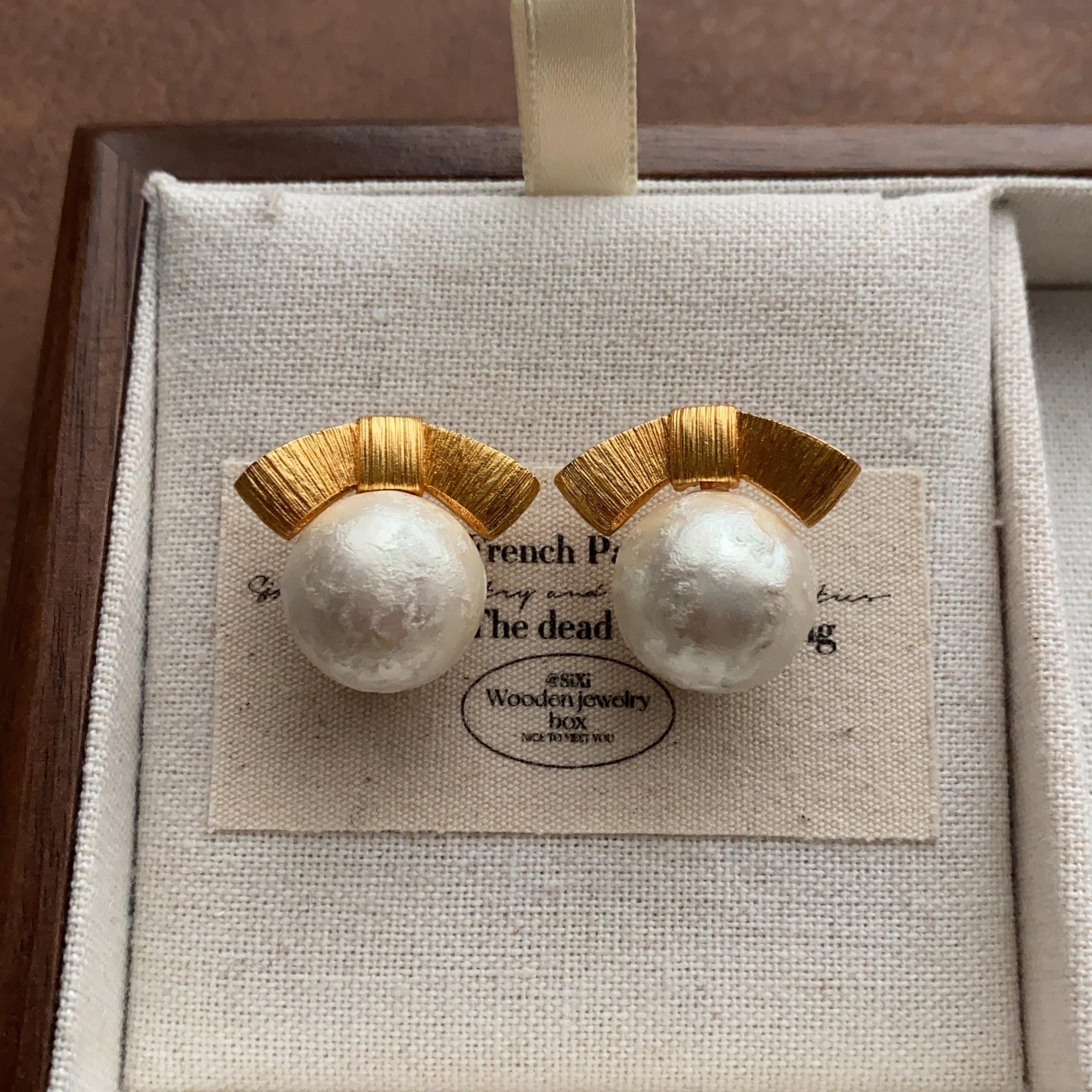 French retro exquisite cotton pearl bow stud earrings elegant fashion earrings niche high-end luxury earrings
