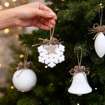 Enfeites de Natal Penduráveis de Espuma Branca Bolas para Árvore de Natal Pingentes de Floco de Neve Navidad Decorações para Festa em Casa 2026 Presentes de Ano Novo