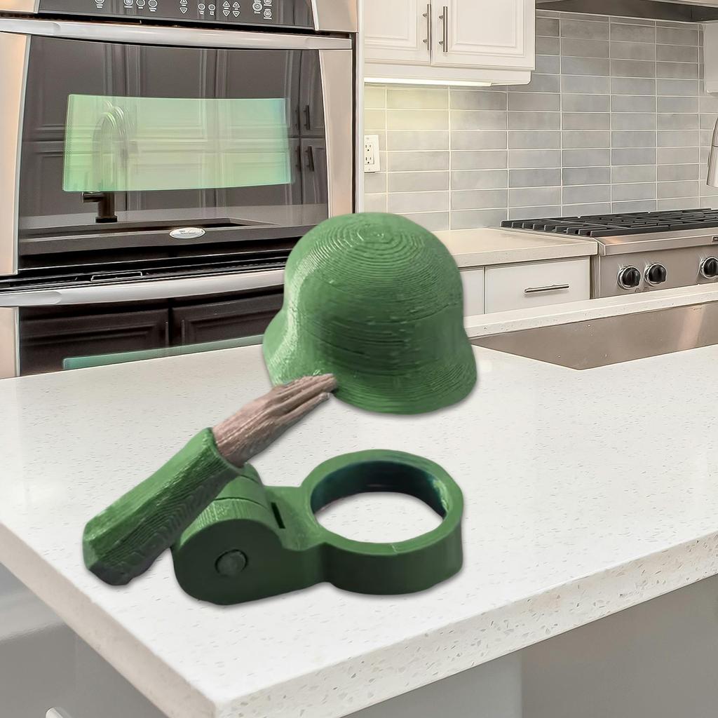 Căciulă de Bere Unică cu Salutul Soldatului, Cască, Măiestrie Metalică Durabilă, Capac de Sticlă Perfect pentru Colecționari și Iubitori de Bere