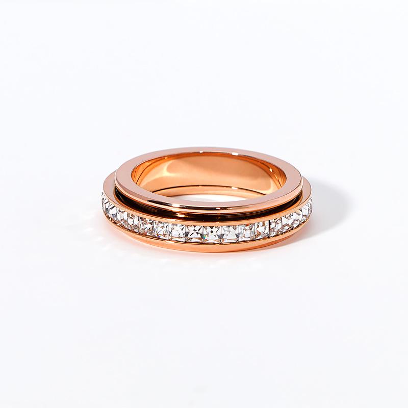 Live Hot Style Rotatable Zircon Titanium Ring with 18k Rose Gold Plating