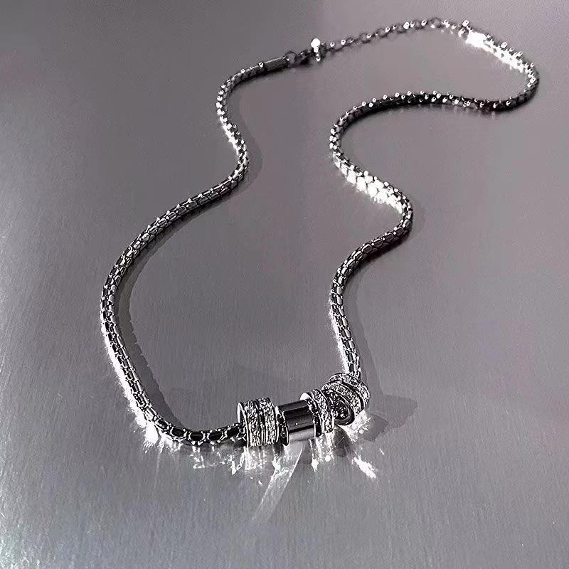 

Стильное ожерелье из титановой стали на ключицу: Кольцо с бриллиантом для мужчин и женщин - элегантный легкий роскошный дизайн Extended hoop, length 47cm