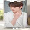 Kim Seok Jin Kpop B-BTS Flanelldecke, Ultraweiche Warme Plüschdecke für Zuhause Schlafzimmer Bett Sofa Abdeckung Büro Camping Picknick Geschenk