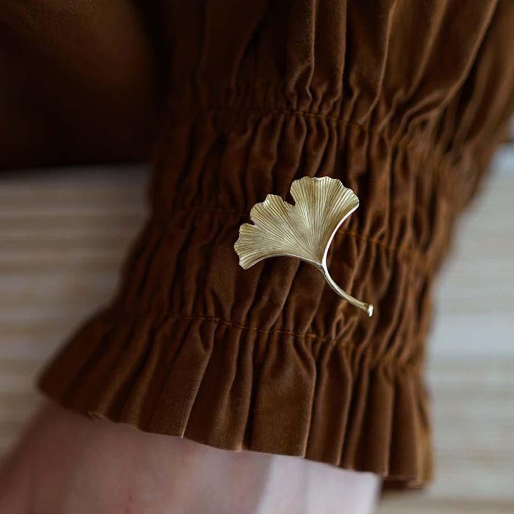 French Style Ginkgo Leaf Brooch Vintage Metal Glossy Corsage Ornament Long Leaf Pin  Banquet