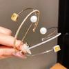 Geometrisches Zirkon-Quadrat-Perlen-Dreilagen-Offenes Armband mit elegantem Finish für modische Bürokleidung