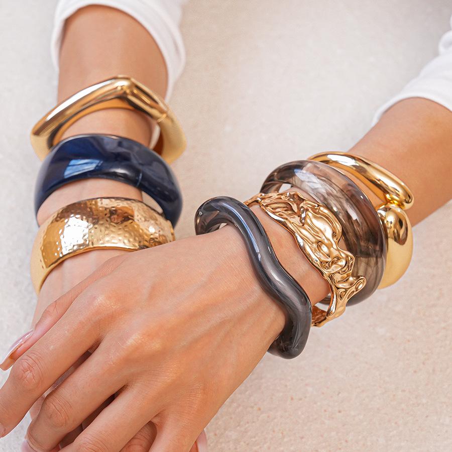 Fashionable Exaggerate Wide Resin Bracelets Chunky Metal Bracelet Jewelry Autumn Winter Vintage Bangle For Women
