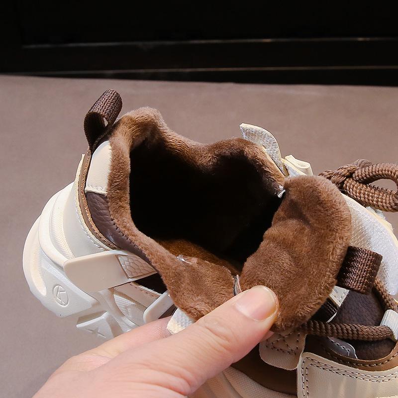 Warm and velvet two-cotton sports shoes will be popular in the winter of 2025. Boys' casual shoes are versatile and fashionable. Girls' dad shoes