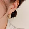 French Temperament Light Luxury High-end Personalized Pearl Zircon Retro Sweet and Niche Design Earrings for Girls.