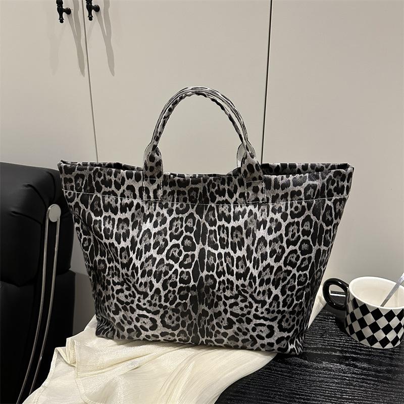 European and American Retro Leopard Print Large Capacity 2025 New Casual Simple Fashion Commuter Portable Shoulder Tote Bag Women